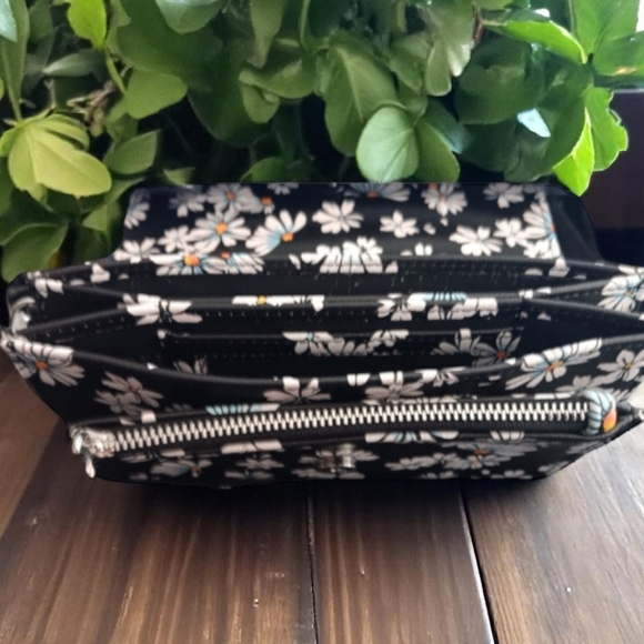 Steve Madden Wristlet Wallet - Picture 2 of 2